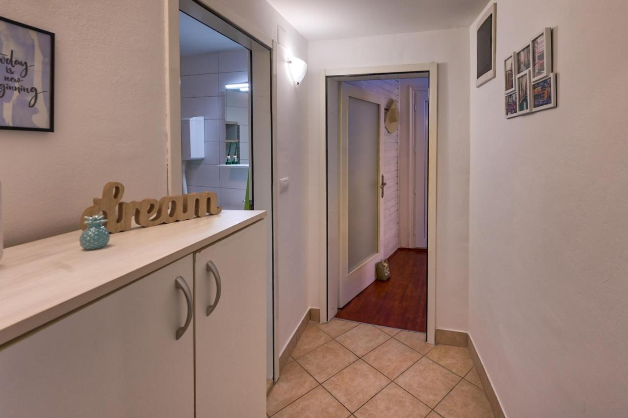 Arena City Apartment Pula Exterior photo
